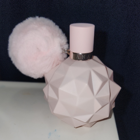 Ariana Grande Other - Ariana Grande Blush Pink Geometric Perfume
